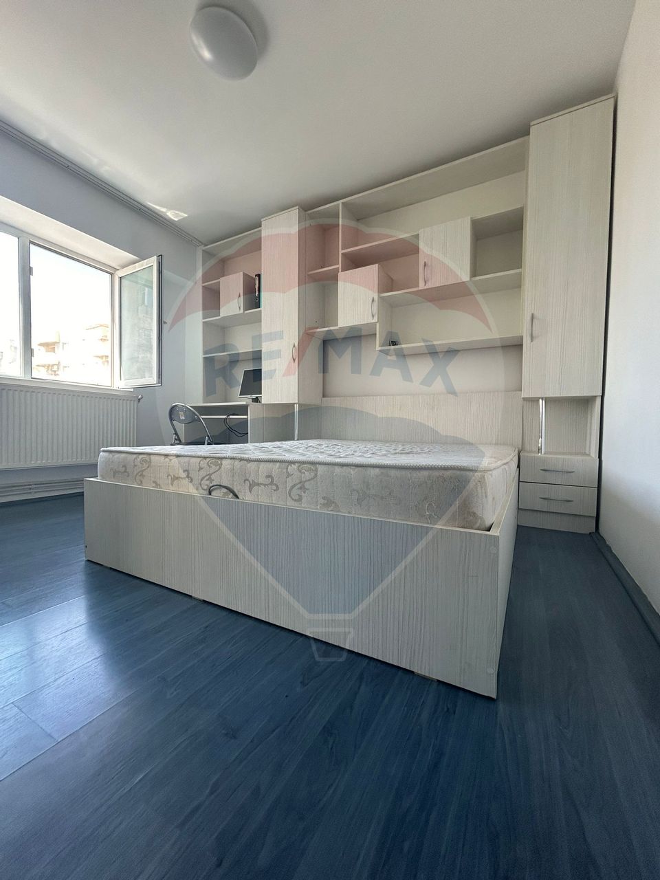 De vanzare apartament 3 camere,  MB 20 Slobozia IL