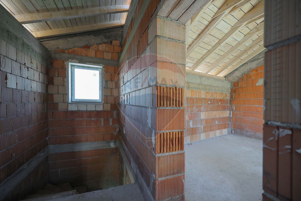 De vânzare casă cu un proiect deosebit, la roșu , Str. Gheorghe Doja