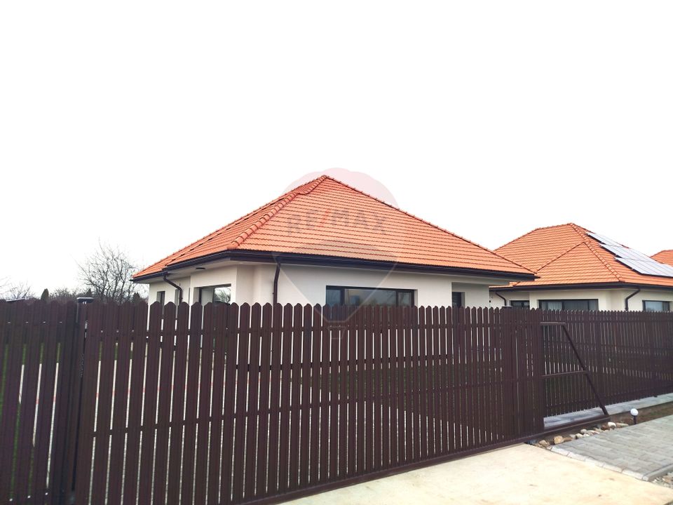 Casă / Vilă cu 4 camere de vânzare/zona Harman