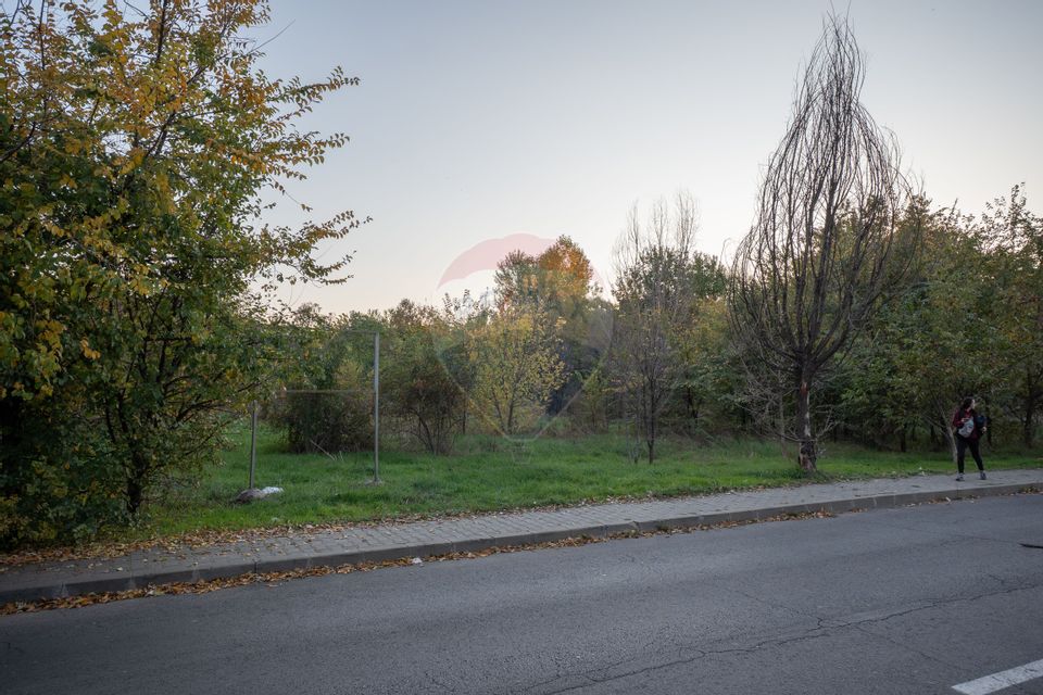 Vanzare Teren 1,800mp Vacaresti-Tinetretului