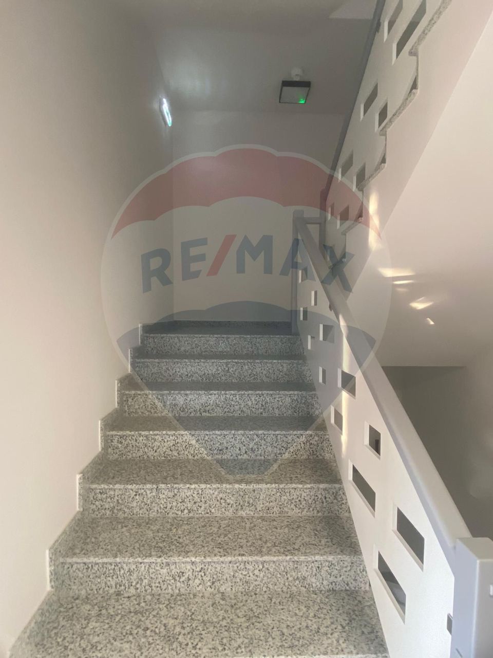 DE VANZARE Apartament cu 3 camere în zona Central/Ploiesti