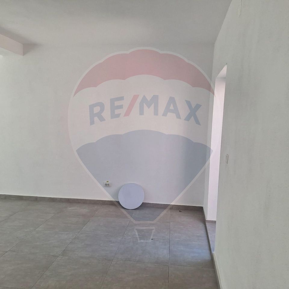 42sq.m Commercial Space for rent, Central area