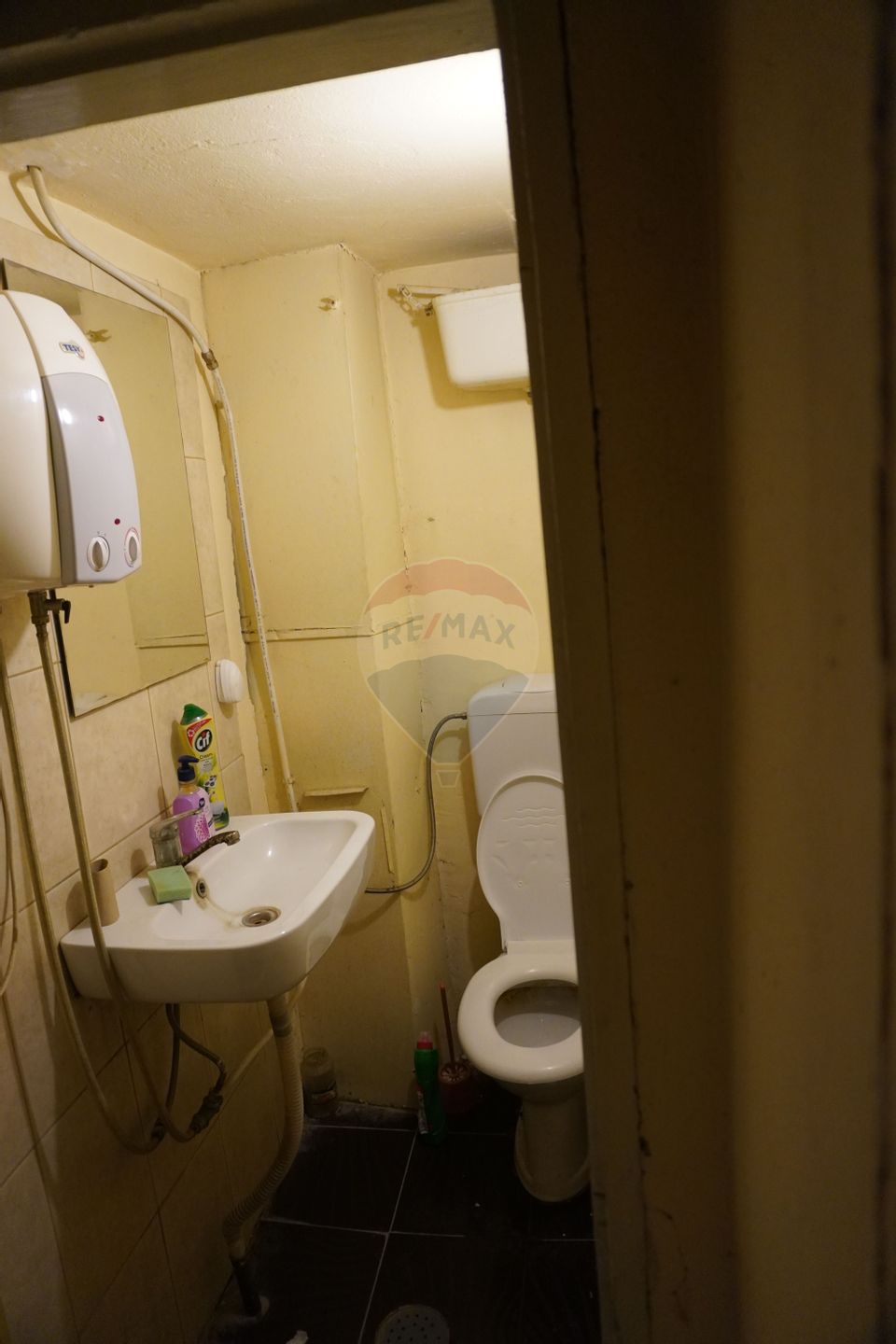 164sq.m Commercial Space for rent, Central area