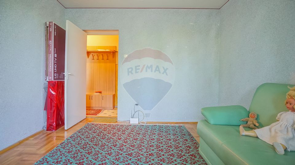 REZERVAT!! Apartament cu 3 camere de vânzare, zona Vlahuta