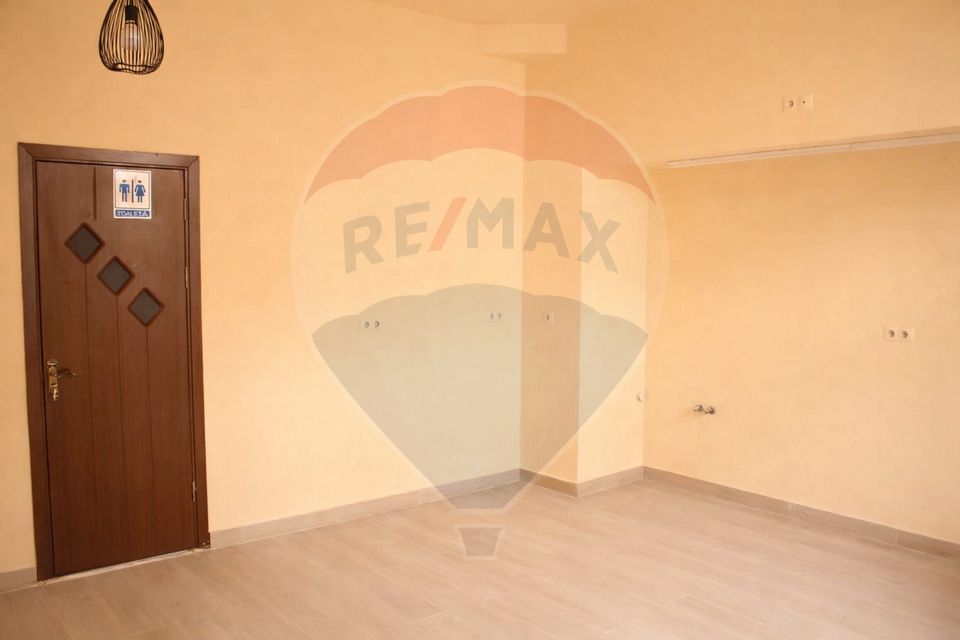 50.74sq.m Commercial Space for rent, Ultracentral area