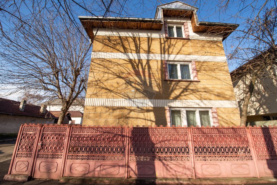Casa individuala cu 7 camere, de vanzare 250 mp utili,  Buzau