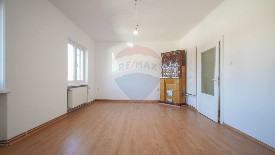 REZERVATA! Vilă individuală cu terasă, curte și două garaje