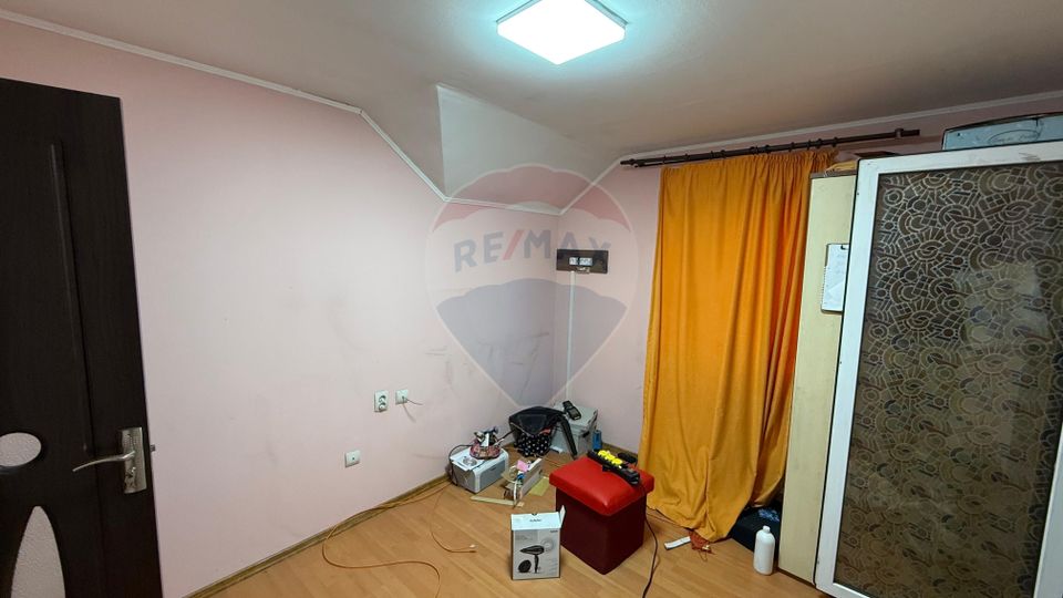 5 room House / Villa for sale, Est area