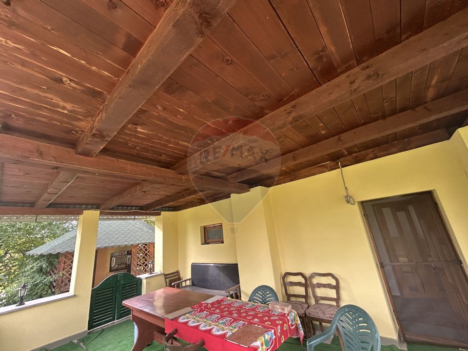 Casa - sura cu 16 ari teren de vânzare în Buşag