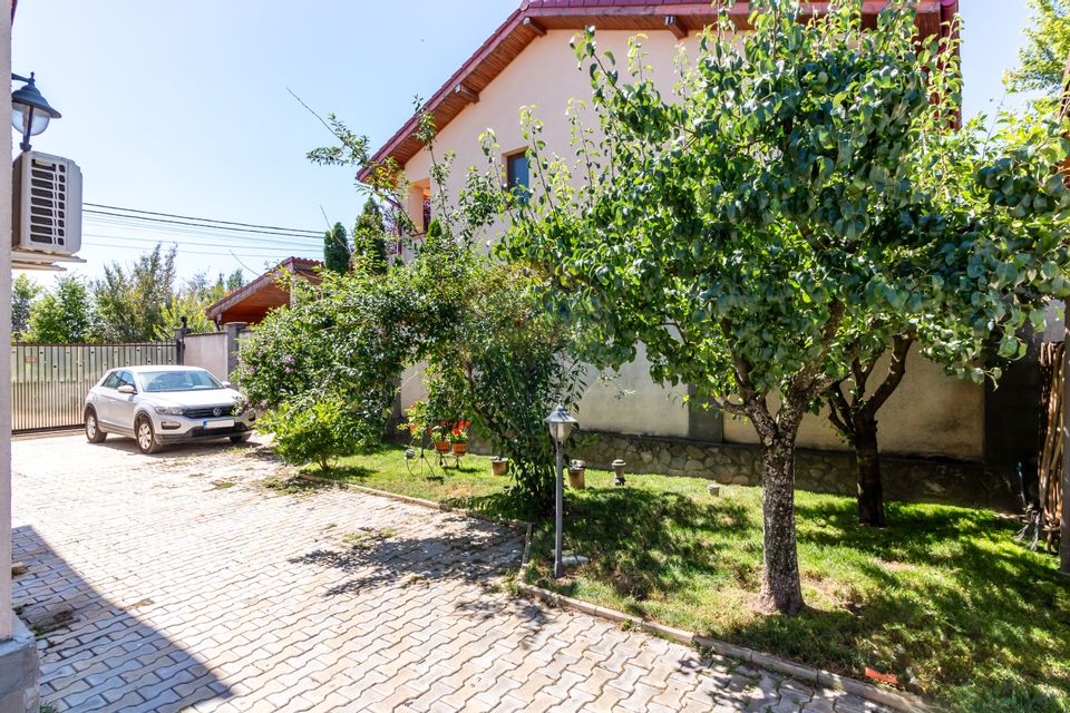 Casă / Vilă in Corbeanca, pe strada Laguna Albastra, langa lac