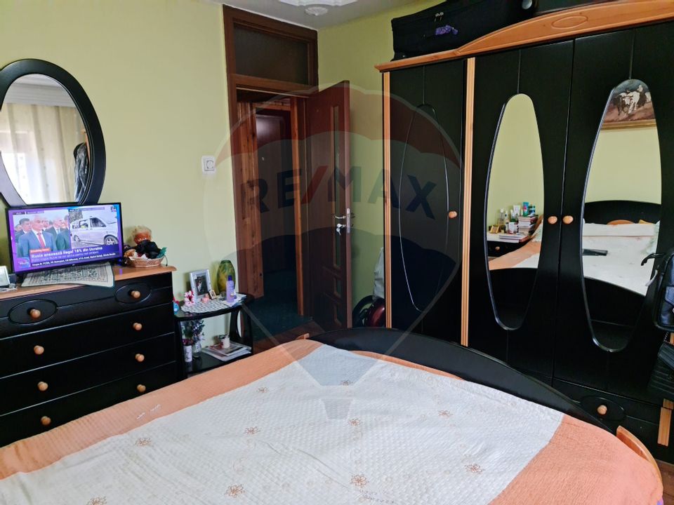 Apartament de vanzare 3 camere decomandat sau schimb cu apt 4 camere
