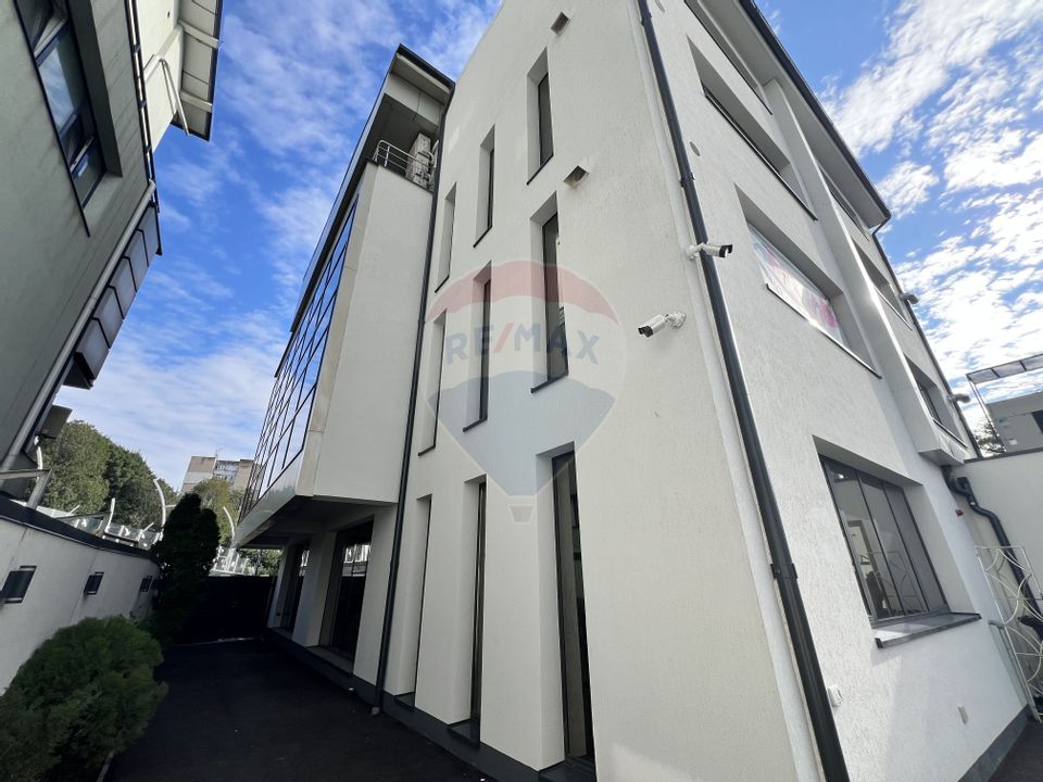 Spațiu comercial modern de închiriat / 2 locuri de parcare