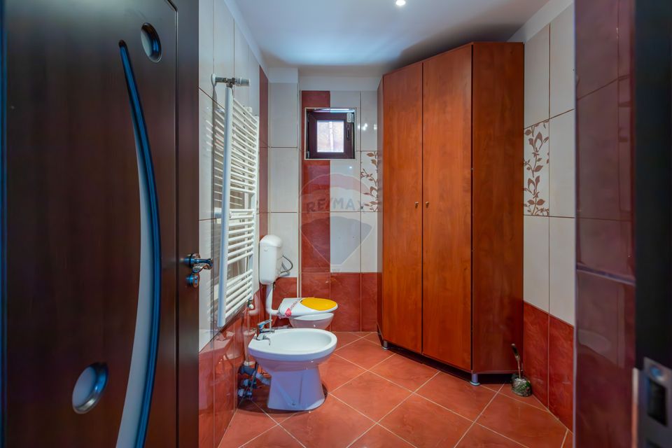 Hală 1.000 mp + curte 3.200 mp + CASĂ 160 mp BONUS | Acces TIR | Bacău