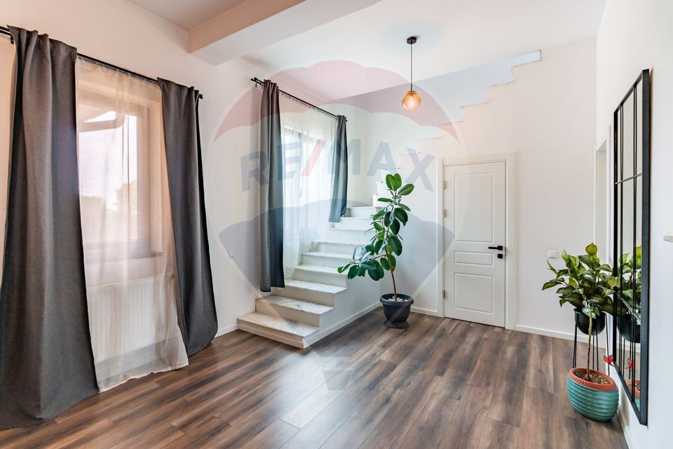 8 room House / Villa for sale