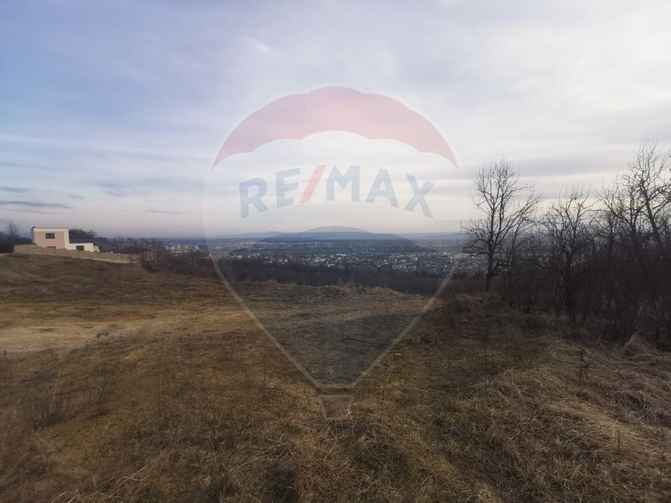 Teren intravilan cu priveliște,  951mp