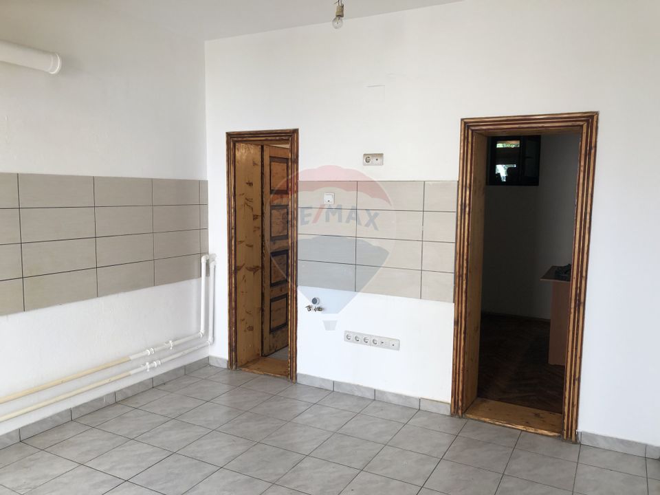 25.08sq.m Commercial Space for rent, Ultracentral area