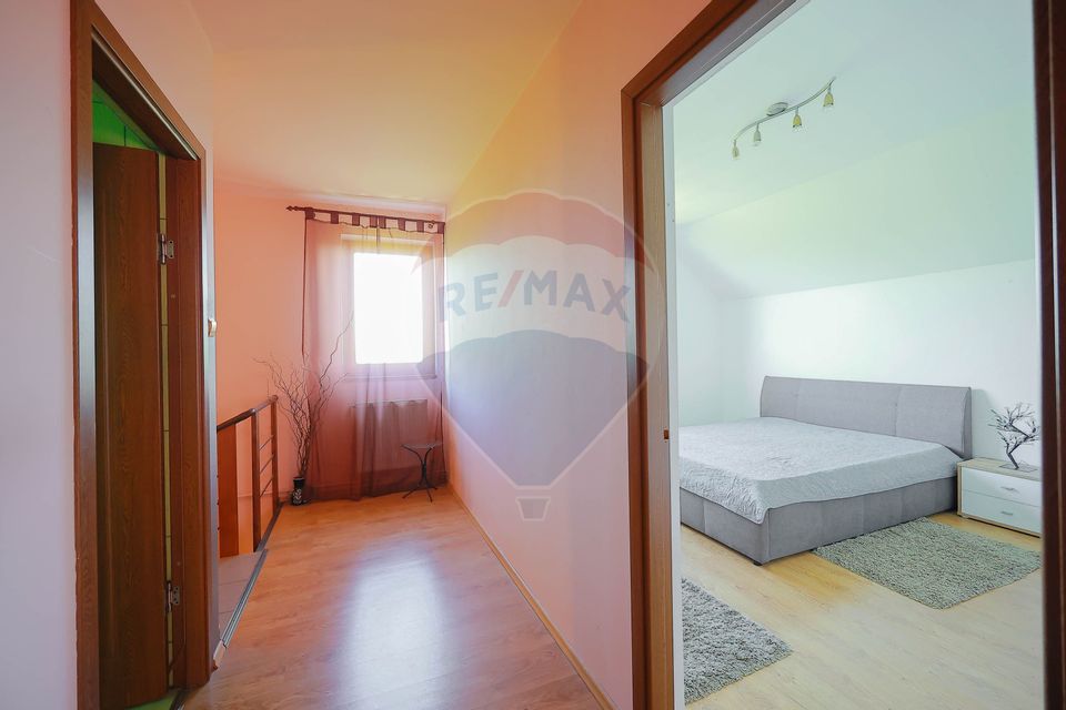 Casă de vânzare cu 1800 mp teren, Paleu