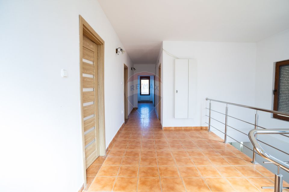 Casă individuală de Vânzare, 242mp utili+ teren de 380mp, în Pitești