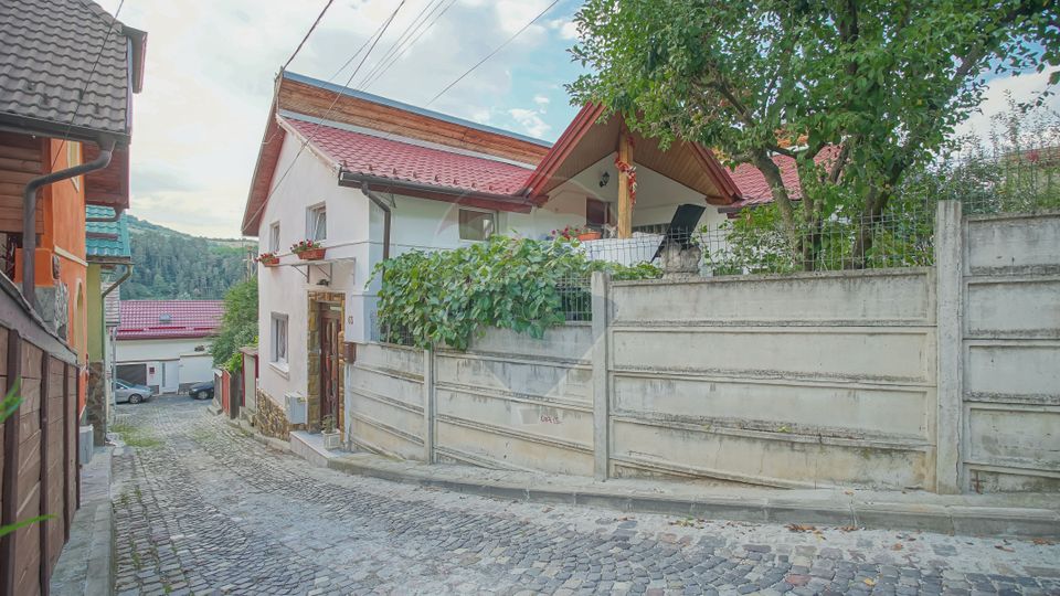 De vanzare vilă cu 5 camere, curte și garaj, în Șchei