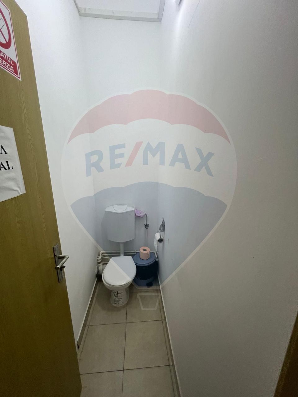 57sq.m Commercial Space for rent, Ultracentral area