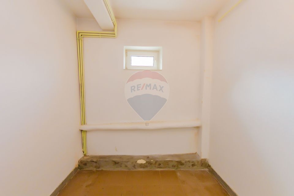 Parter de casă 133 mp de închiriat în centrul orașului, str 9 Mai