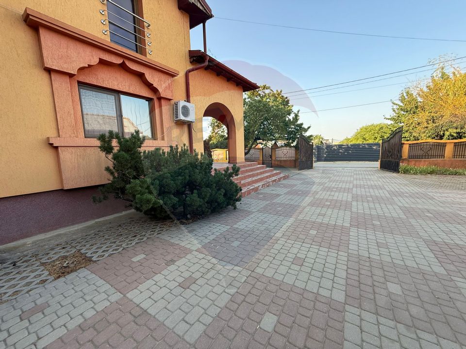 De vânzare Casă / Vilă 5 camere + 5.300 mp teren Slobozia Moara, DB