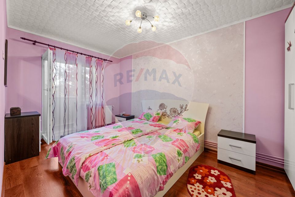 Apartament cu 3 camere de închiriat - zona Boul Rosu