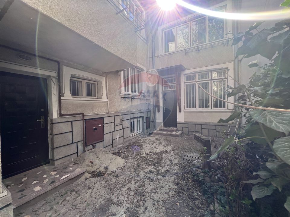 8 room House / Villa for sale, P-ta Romana area