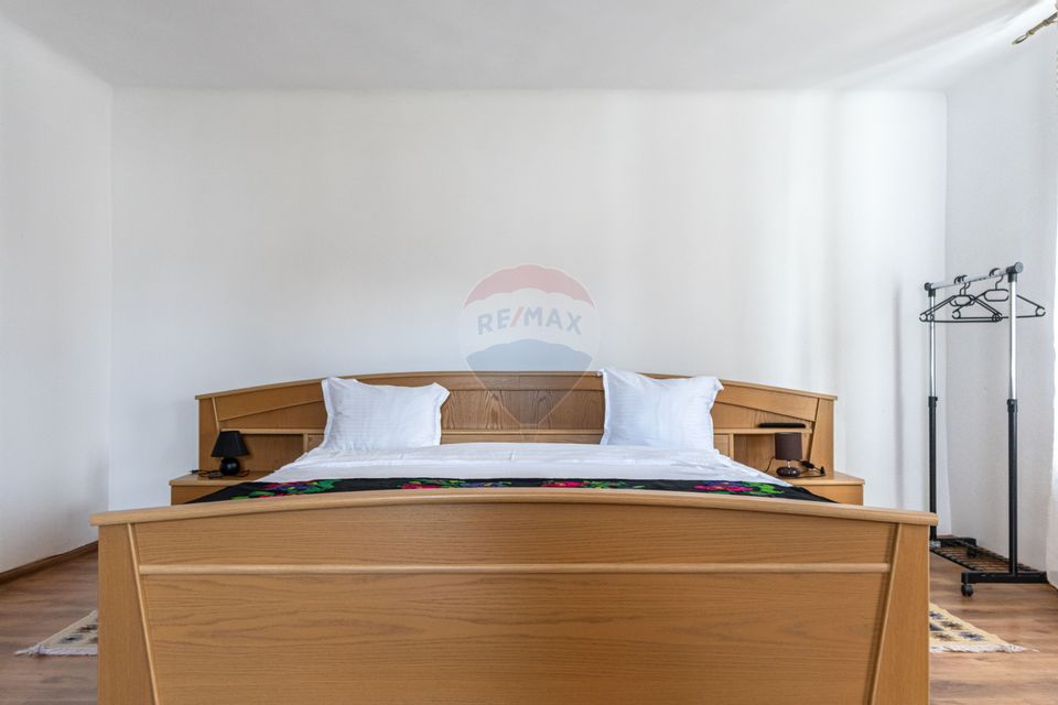 Casă / Vilă cu 7 camere de vânzare