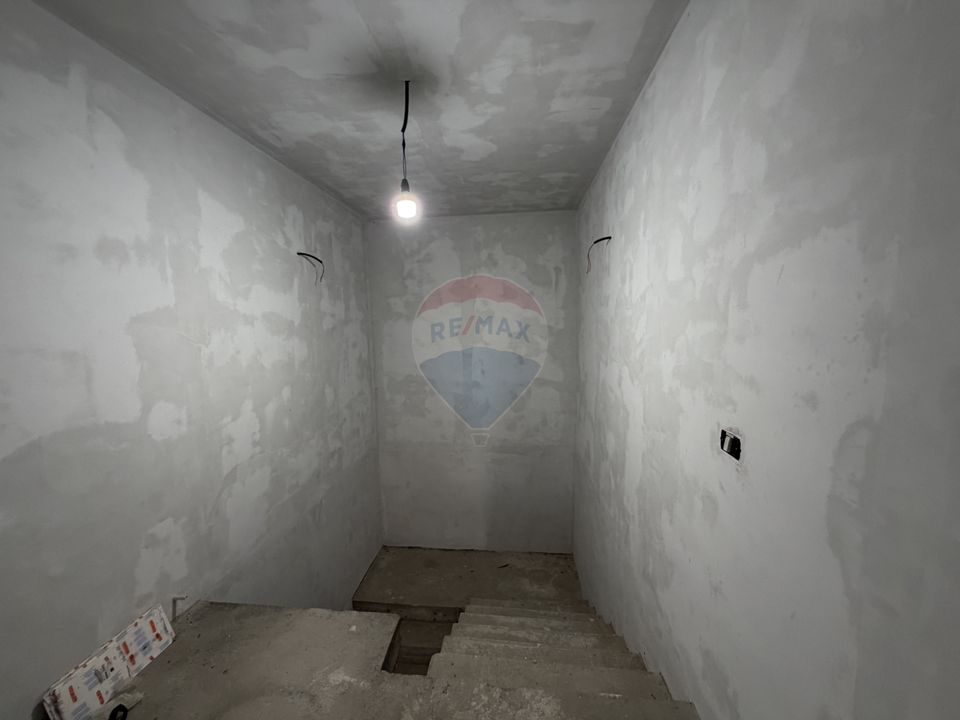 Casă / Vilă Caisului 90% gata