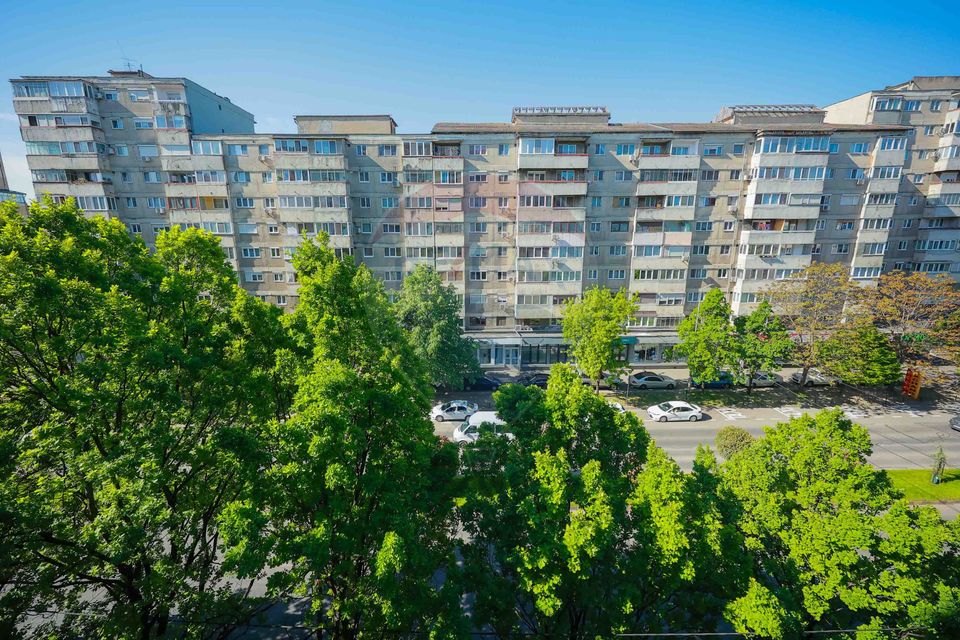 Apartament cu 4 camere de vânzare în zona Dacia