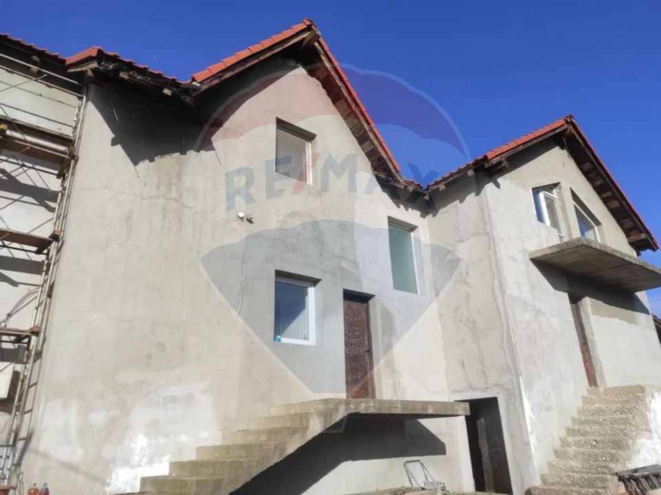 9 room House / Villa for sale, Lapus area