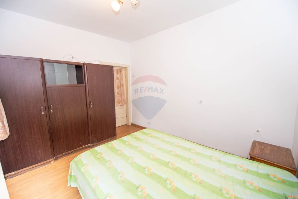 Apartament cu 4 camere 117 mp de vanzare, în curte 150 mp, Ploiesti
