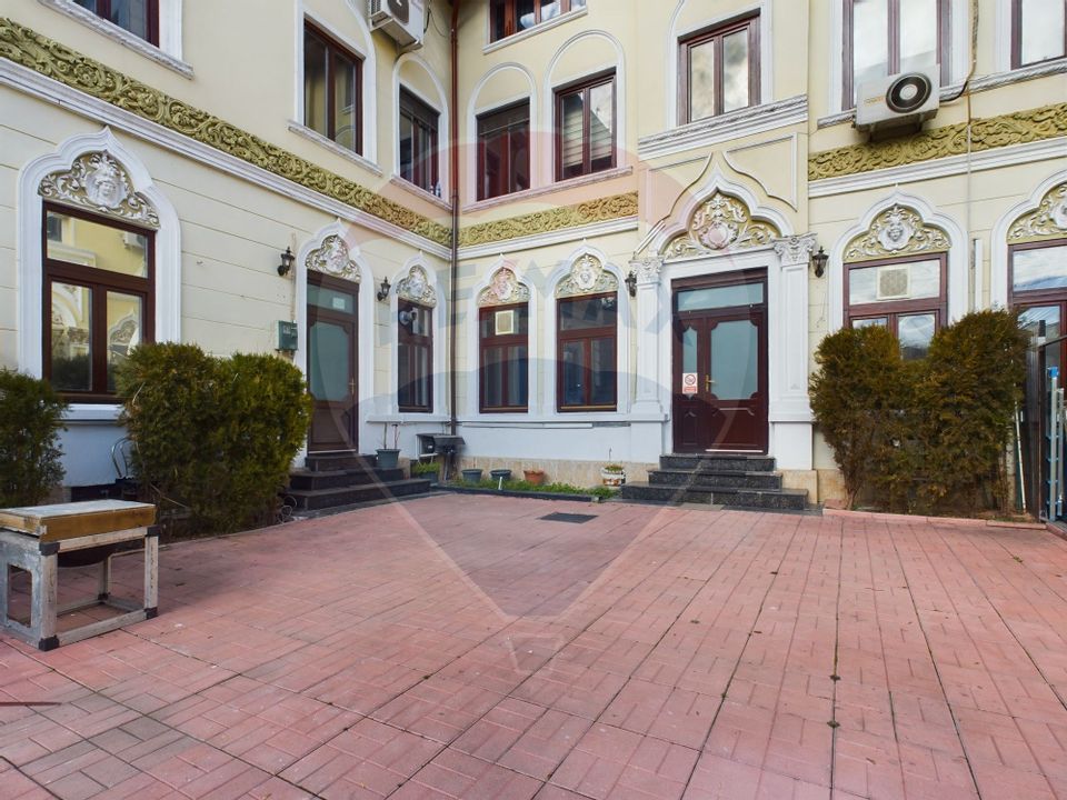 De Vanzare Spațiu Comercial Ultracentral 4 camere