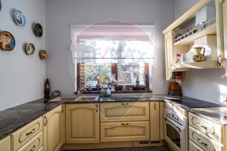 22 room Hotel / Pension for sale