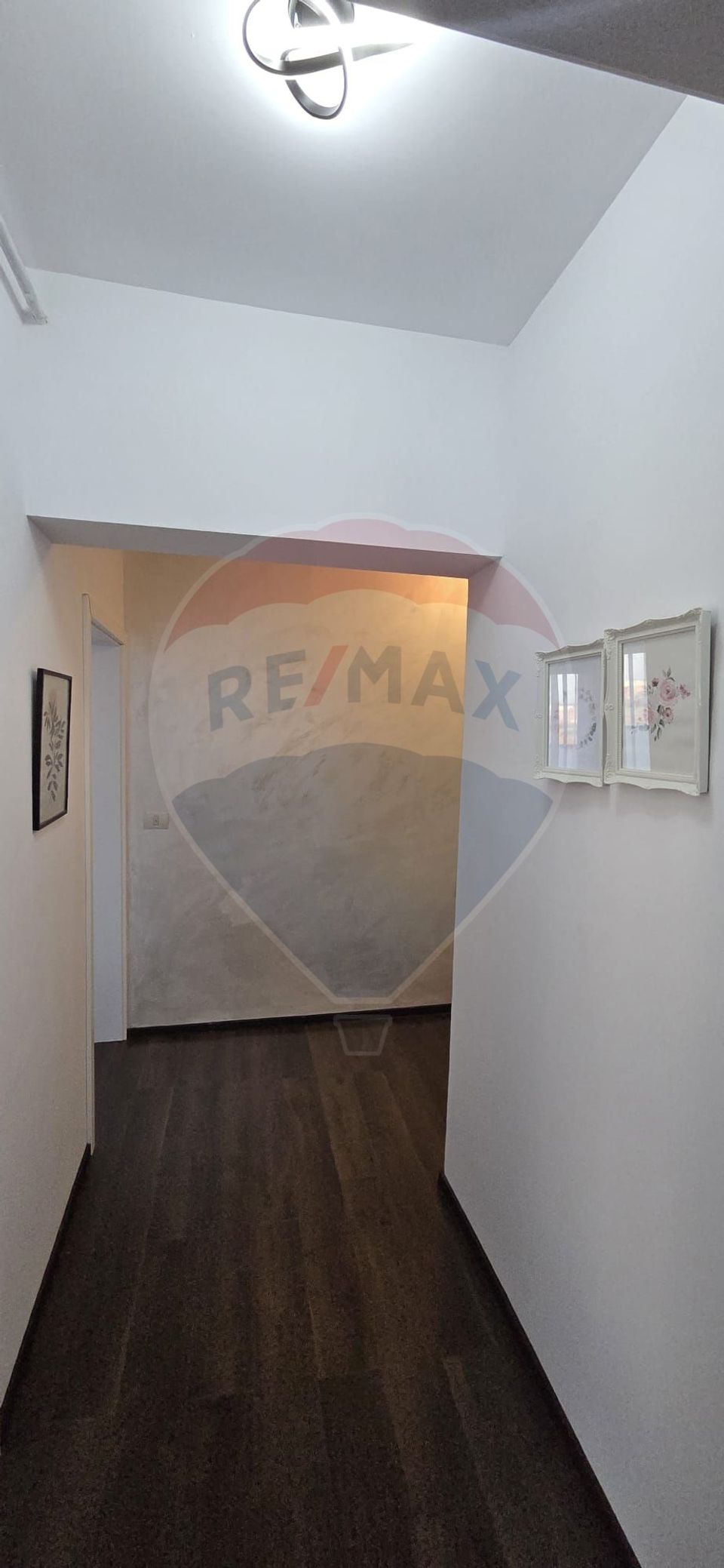 Apartament cu 3 camere de închiriat