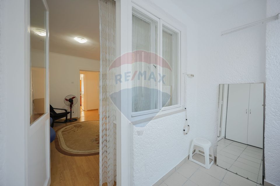 Apartament cu 3 camere, De Vânzare, tip U, etaj 1, Rogerius
