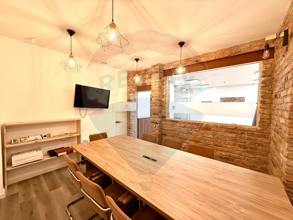 De închiriat spațiu Comercial/ de Birouri modern, Central