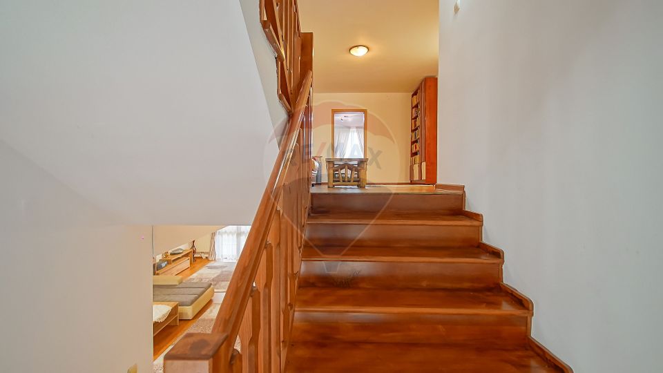 Vilă cu Teren Generos - Tractorul, Potrivită pentru Locuit sau Afacere