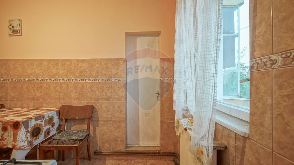 4 room Apartment for sale, Florilor area