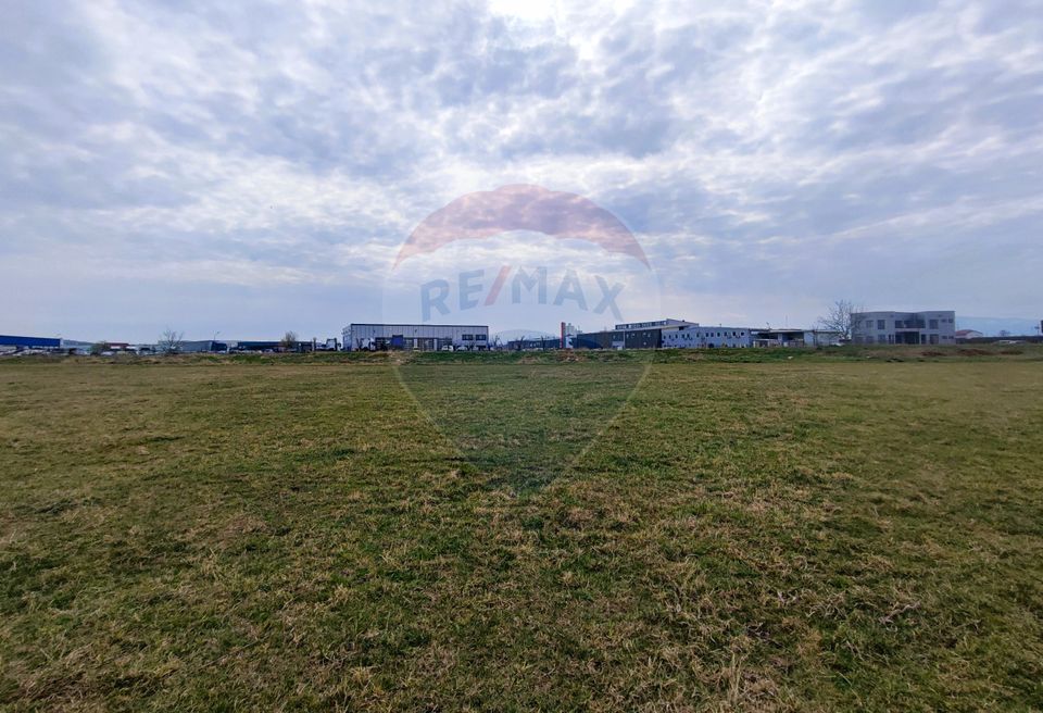 Land 4,900sqm Sura Mica / Strada Dupa suri