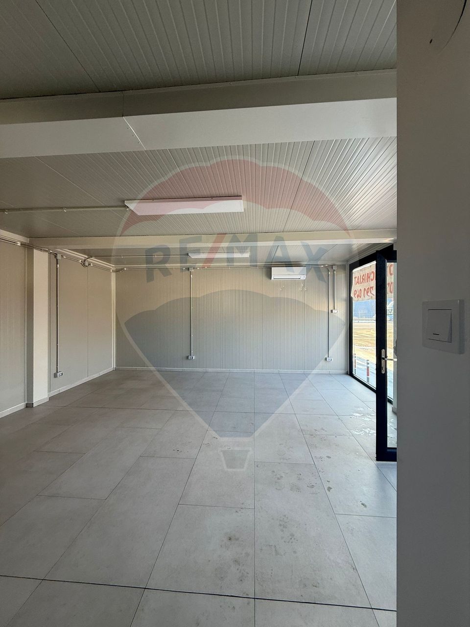 44sq.m Commercial Space for rent