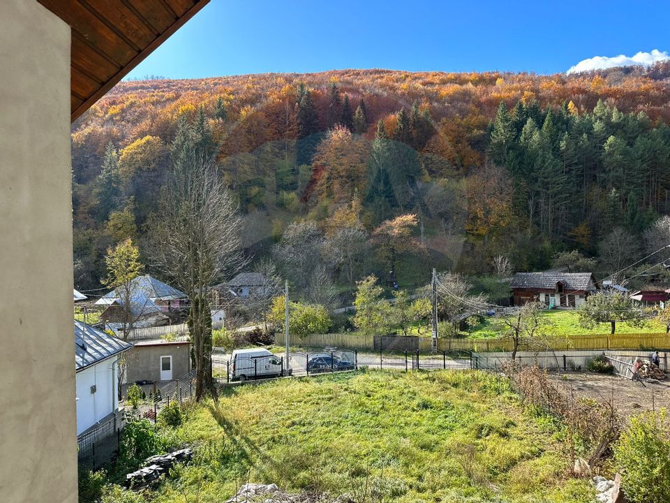 Casă / Vilă la gri in Pangarati Neamt