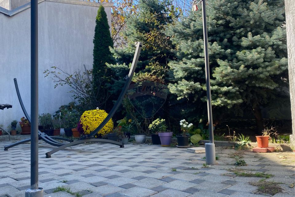 Apartament deosebit 3 camere, decomandat, vanzare, 100mp curte proprie