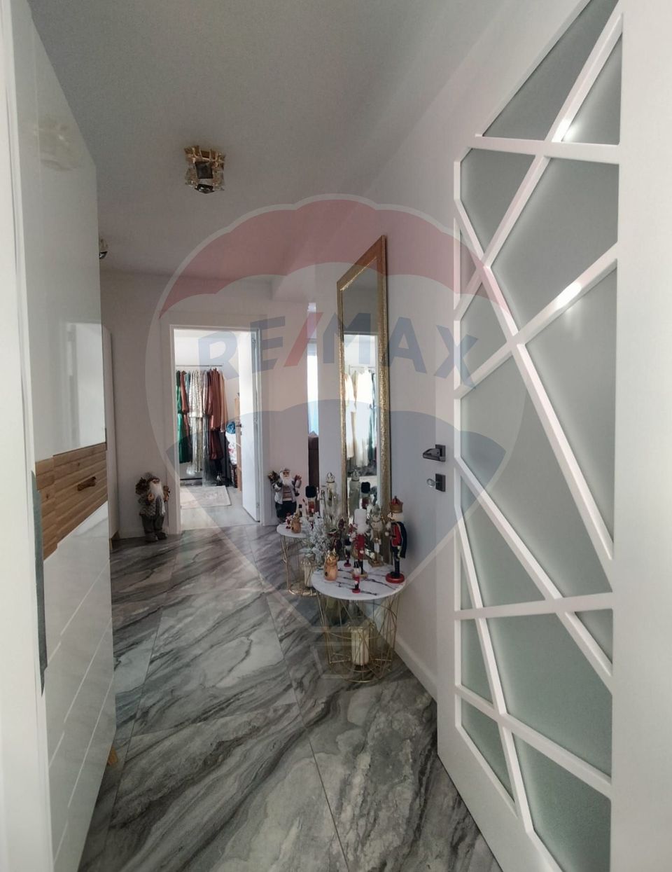 Casă / Vilă cu 5 camere - la 2 minute de Complex Cosmopolis