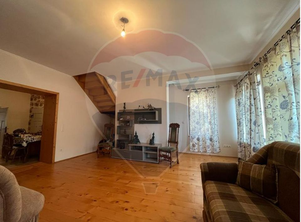 Vilă  de vânzare in Sadu