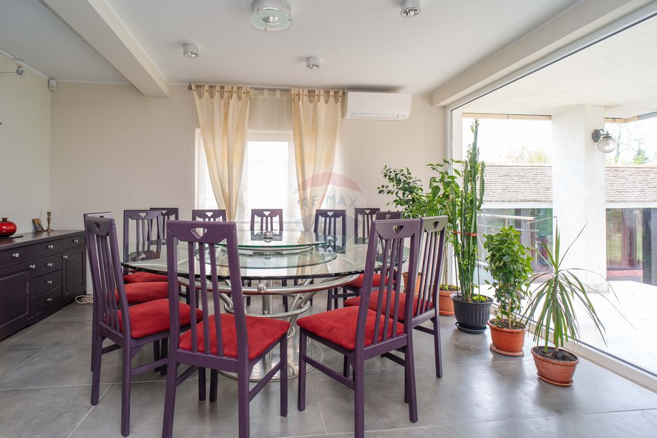 Casă / Vilă cu 10 camere, de vânzare. Todireni, Botoșani.