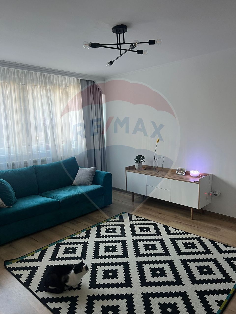 Apartament cu 3 camere de închiriat în zona Stirbei Voda