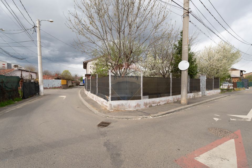 Casă de vânzare si teren 266mp în zona Giulesti