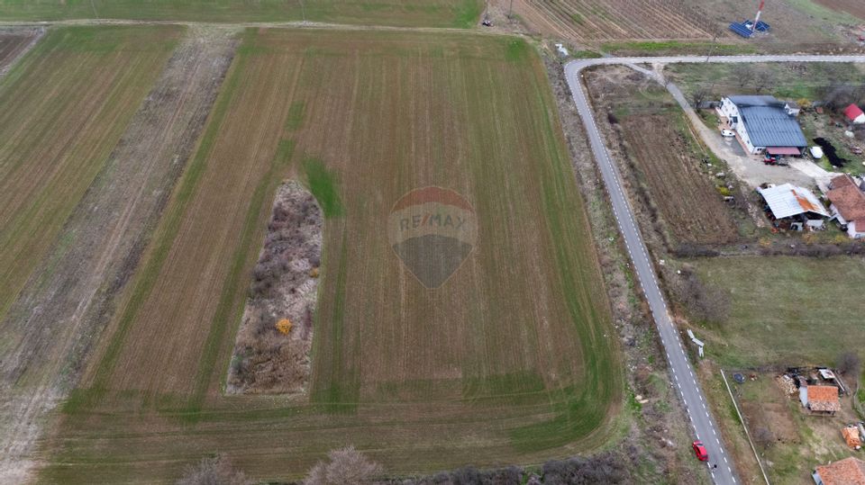 Teren 6,400mp Minis / Strada Traian Fidrich